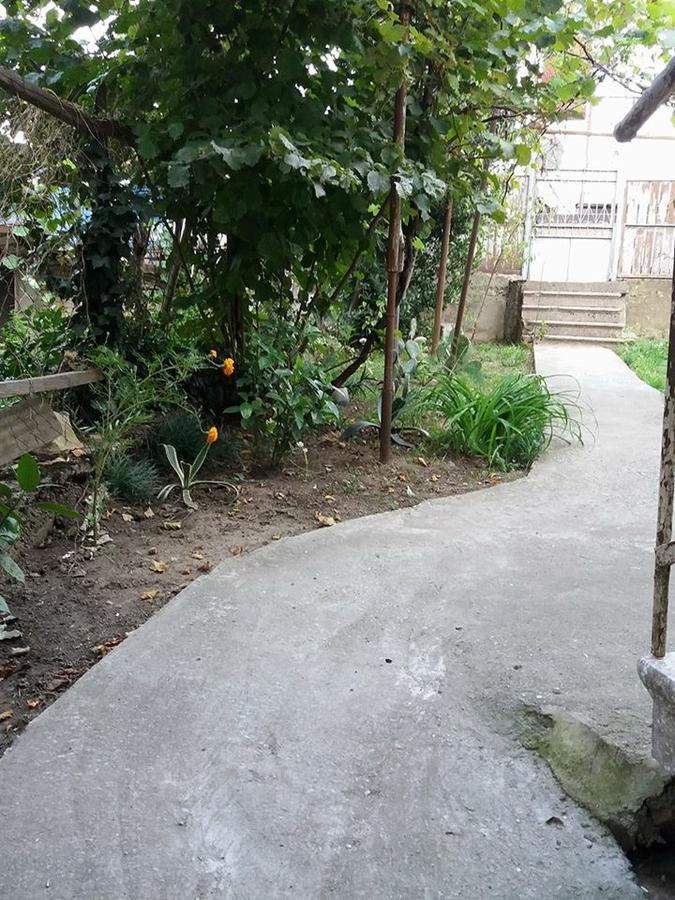 Beruka Guest House คูทายสิ ภายนอก รูปภาพ